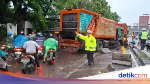 TMC Polda Metro Jaya: Truk Sampah ‘Out of Control’ di Letjend S Parman Jakbar