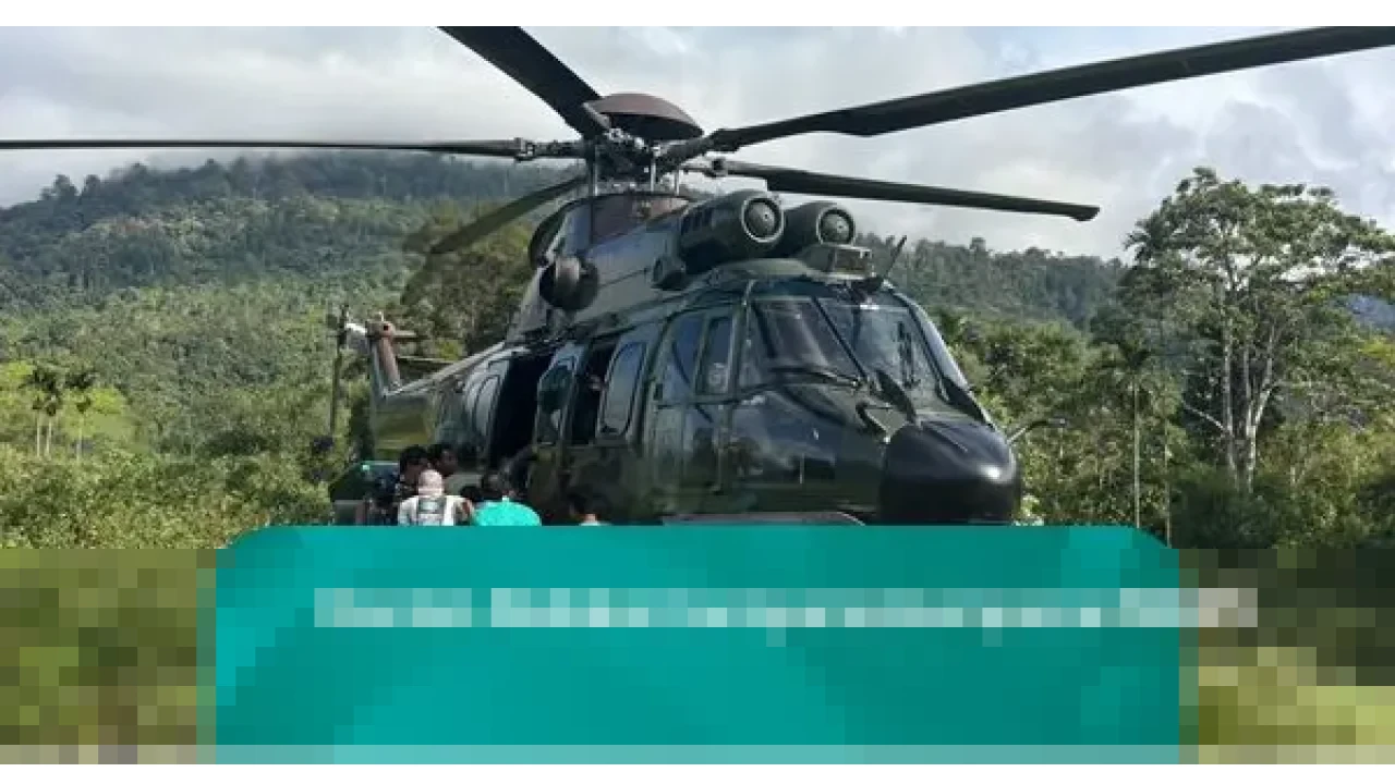 TNI AU Terjunkan Helikopter, Ribuan Ton Bantuan Logistik Tiba di Desa Terisolasi Aceh