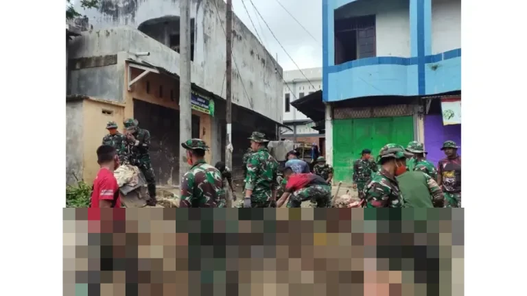 TNI Bersihkan Pasar Kuala Simpang, Dorong Pemulihan Ekonomi Pascabanjir di Aceh Tamiang