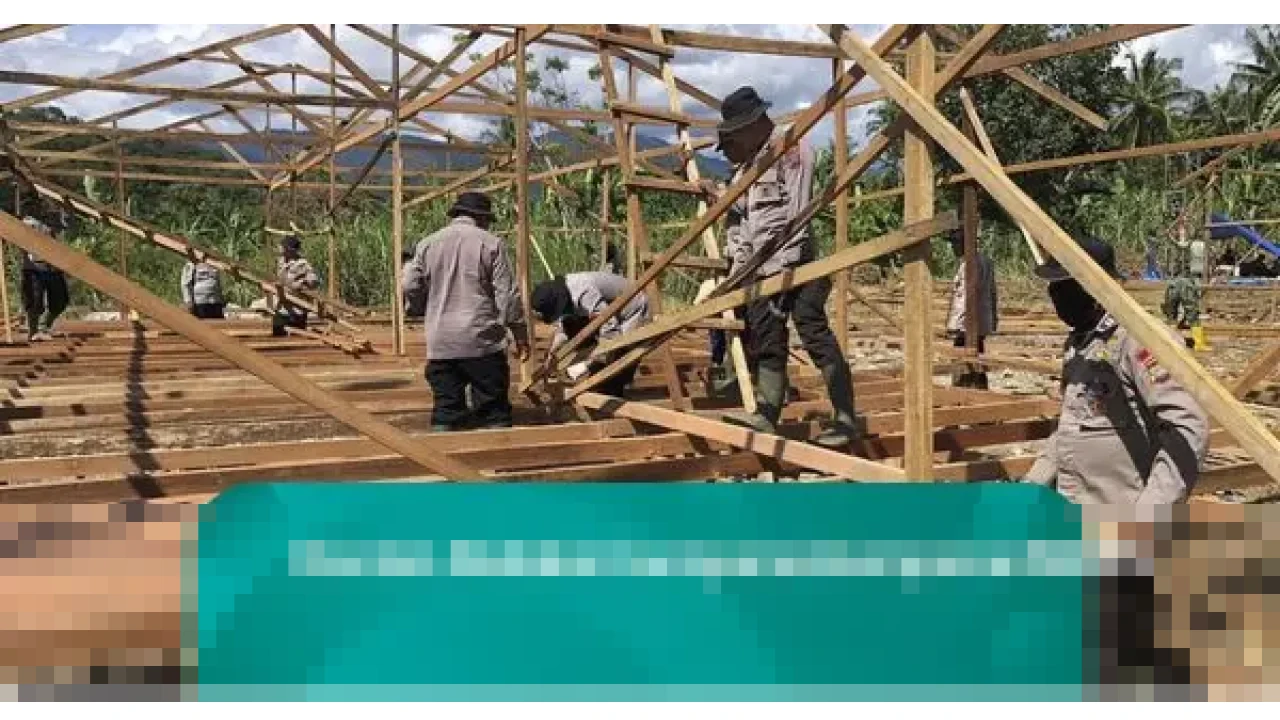 TNI dan Brimob Bersinergi Percepat Pembangunan Hunian Sementara bagi Korban Bencana di Sumatera Barat