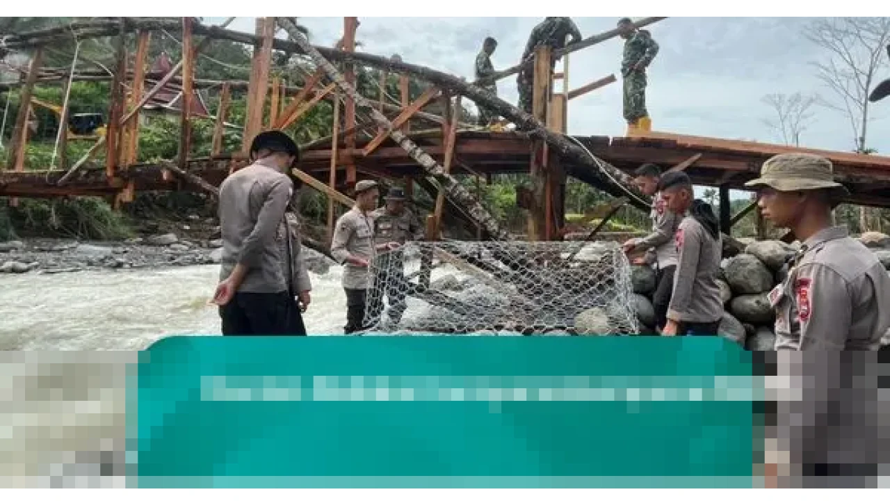 TNI-Polri Gencarkan Pembangunan Jembatan Darurat di Agam, Pulihkan Akses Pascabanjir Bandang