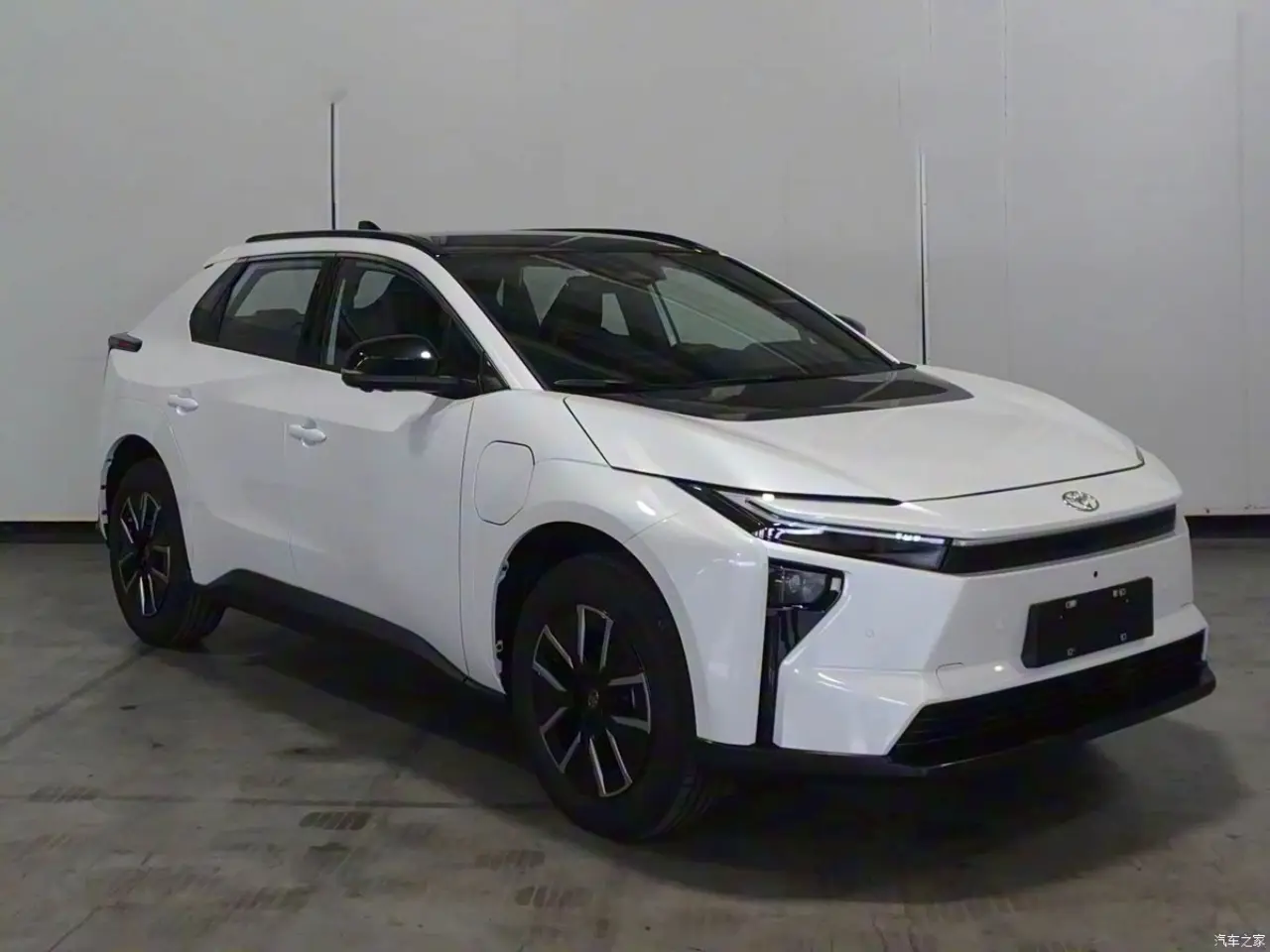 Toyota bZ4X Facelift Terungkap, Klaim Jarak Tempuh Tembus 752 Km dengan Desain Baru