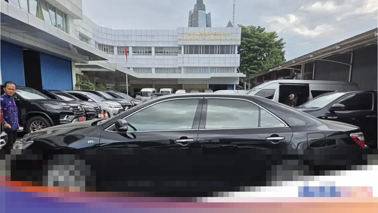Toyota Camry Pelat Merah Dilelang Mulai Rp 90 Jutaan oleh Setjen DPR RI, Kondisi Rusak Berat