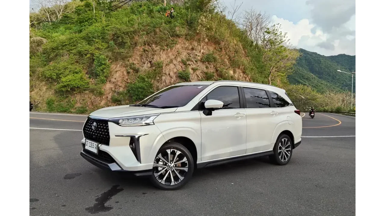 Toyota Veloz Hybrid Capai Konsumsi BBM 24,4 KM/L dalam Uji Jalan Senggigi-Mandalika