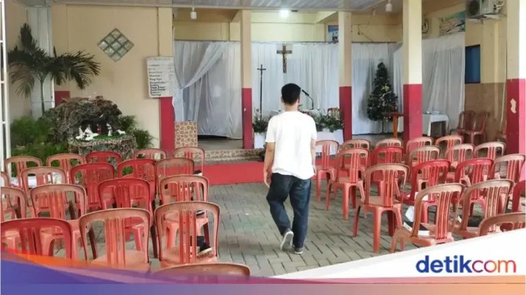 Umat Katolik Labuan Pandeglang Rayakan Natal 2025 di Halaman Sekolah, Harapkan Izin Gereja