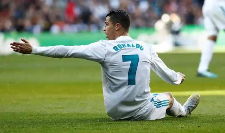 Vinicius Junior Dicemooh Suporter Real Madrid, Mengulang Kisah Pahit Cristiano Ronaldo di Santiago Bernabeu