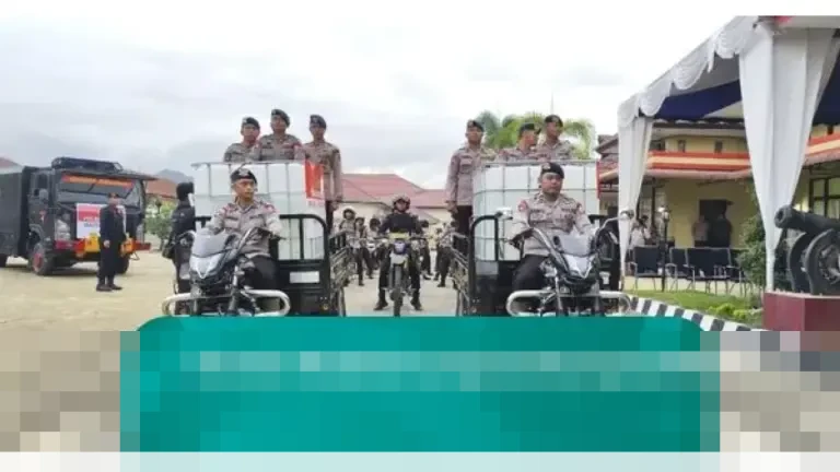 Wakapolri Komjen Dedi Prasetyo Fokuskan Bantuan Alat Berat untuk Percepat Pembukaan Akses Darat di Aceh dan Tapteng