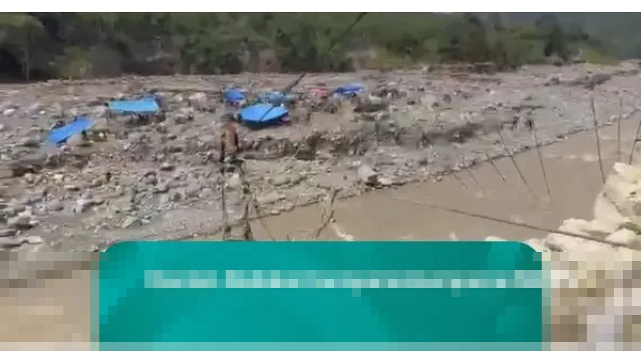 Wakil Bupati Aceh Tengah Muchsin Hasan Berjuang Tembus Wilayah Terisolasi Banjir, Nyaris Terjatuh ke Sungai Berarus Deras