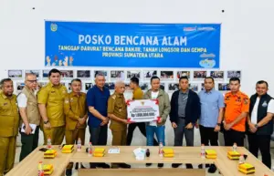 Wali Kota Pekanbaru Serahkan Bantuan Rp 1,5 M untuk Korban Bencana Sumut