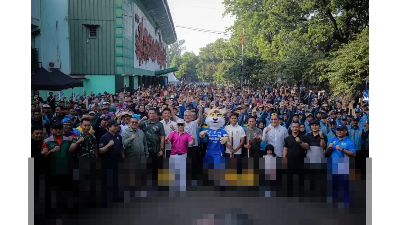 Wali Kota Bandung Pimpin Ratusan Warga Bersihkan Stadion Siliwangi, Soroti Sejarah dan Potensi Wisata