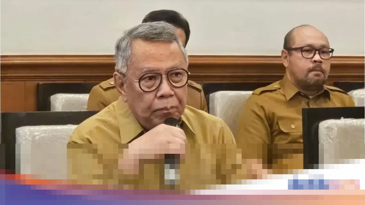 Wali Kota Tangerang Selatan Benyamin Davnie Pastikan Pengangkutan Gunungan Sampah di Ciputat Bertahap Wali Kota Tangerang Selatan Benyamin Davnie Pastikan Pengangkutan Gunungan Sampah di Ciputat Bertahap