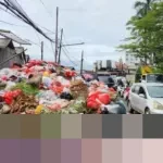 Wali Kota Tangsel Benyamin Davnie Imbau Warga Tahan Buang Sampah Sementara di Tengah Tumpukan Menggunung