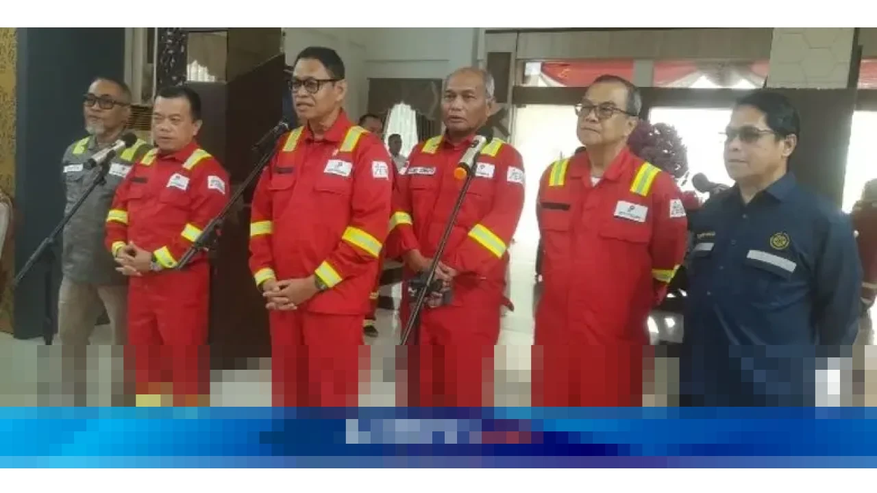 Wamen ESDM Resmikan Pembelian Perdana Minyak Sumur Rakyat Jambi oleh Pertamina, Jadi Percontohan Nasional Wamen ESDM Resmikan Pembelian Perdana Minyak Sumur Rakyat Jambi oleh Pertamina, Jadi Percontohan Nasional