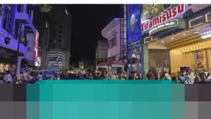 Warga Padati Jalan Braga Bandung, Sambut Malam Pergantian Tahun 2026 dengan Antusias