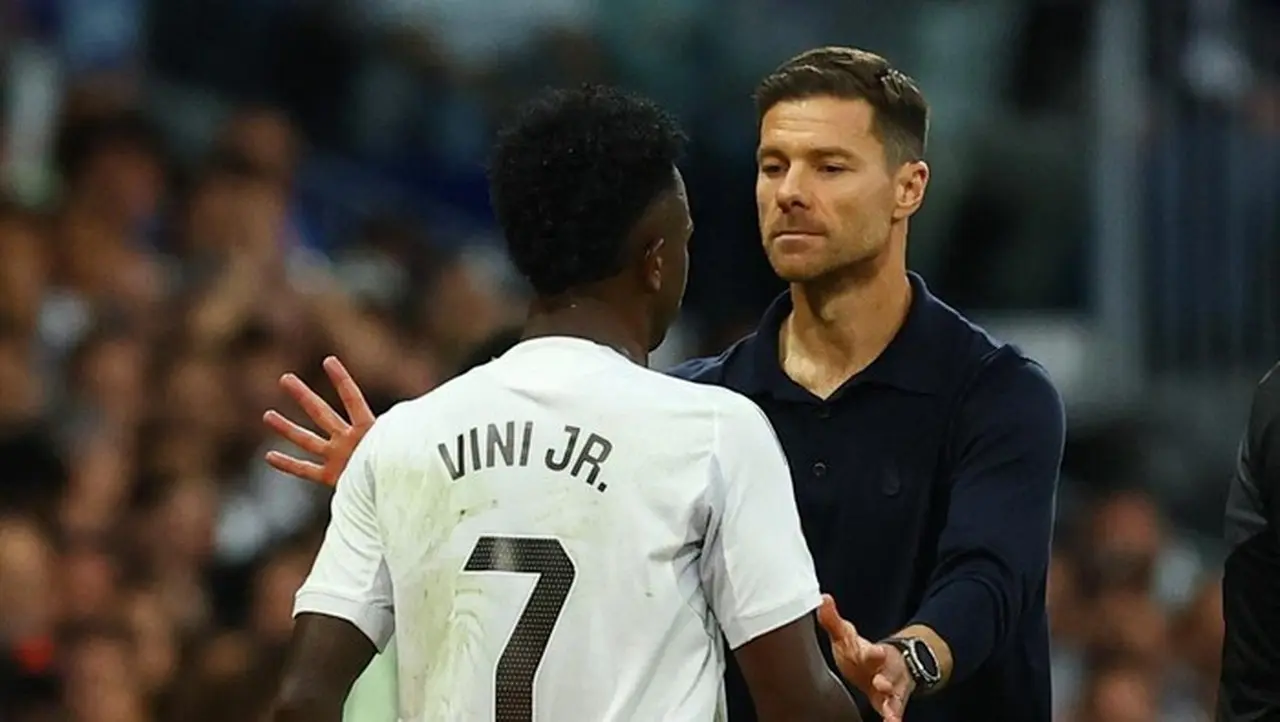 Xabi Alonso Tegas Enggan Komentari Hujatan Suporter Real Madrid kepada Vinicius Junior