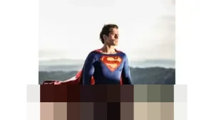 Zack Snyder Ungkap Momen Langka Uji Kostum Henry Cavill sebagai Superman dengan Celana Merah Klasik