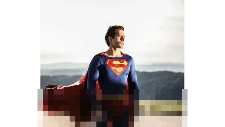 Zack Snyder Ungkap Momen Langka Uji Kostum Henry Cavill sebagai Superman dengan Celana Merah Klasik