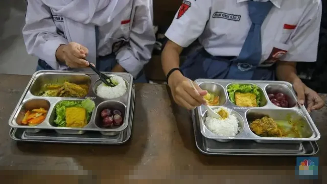 4.535 Dapur Program Makan Bergizi Gratis Kini Bersertifikat Laik Higiene Sanitasi di Seluruh Indonesia 4.535 Dapur Program Makan Bergizi Gratis Kini Bersertifikat Laik Higiene Sanitasi di Seluruh Indonesia