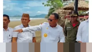 Abrasi Parah Porak Poranda Pantai Minanga, Bupati Gorontalo Utara Thariq Modanggu Ambil Langkah Cepat