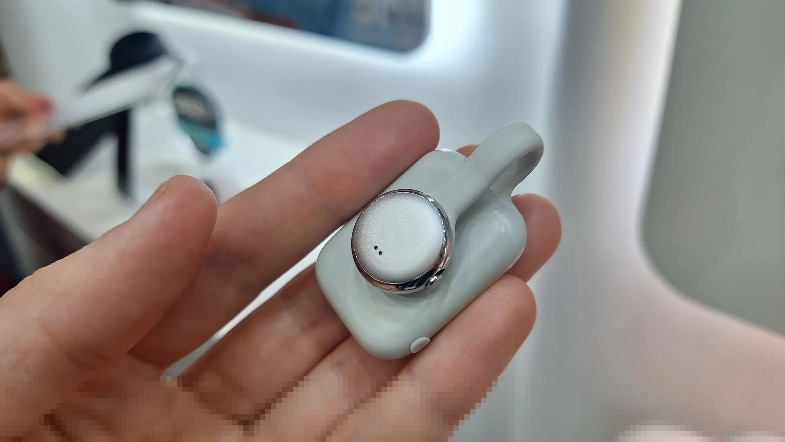 AI MindClip SwitchBot: Gadget Perekam Percakapan yang Mengundang Perdebatan Etika di CES 2026 AI MindClip SwitchBot: Gadget Perekam Percakapan yang Mengundang Perdebatan Etika di CES 2026