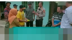 Aksi Humanis AKP Fiekry: Polisi yang Viral karena Tolong Kucing Diserang Anjing Husky di Bandung