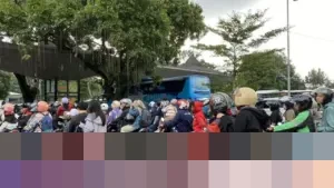 Antrean Panjang Kendaraan dan Pengunjung Padati Taman Margasatwa Ragunan di Momen Libur Awal 2026