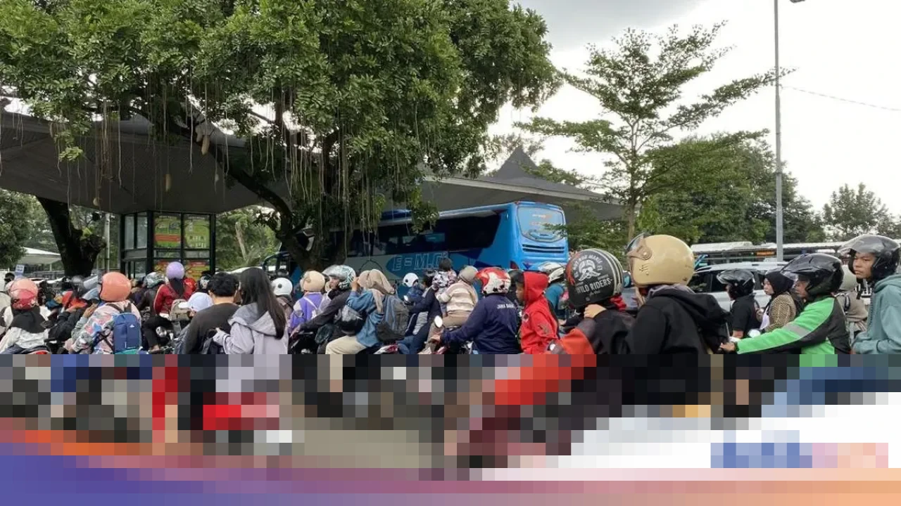 Antrean Panjang Kendaraan dan Pengunjung Padati Taman Margasatwa Ragunan di Momen Libur Awal 2026