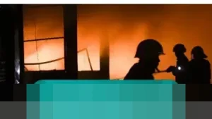 Api Lahap Rumah Tinggal di Palmerah Jakarta Barat, Belasan Unit Damkar Berjibaku Padamkan Kobaran