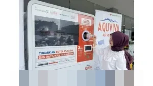 Aquviva dan Plasticpay Hadirkan Reverse Vending Machine di Alfamart, Dorong Daur Ulang Botol Plastik