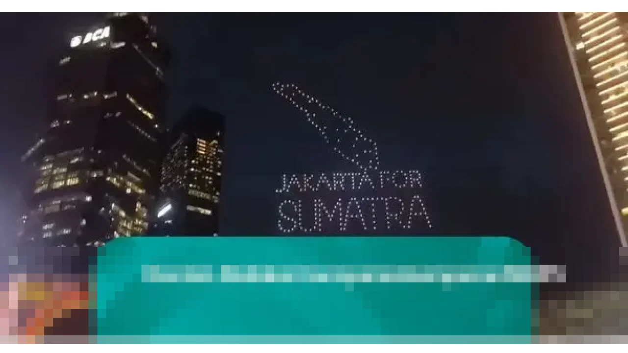 Atraksi Drone ‘Jakarta For Sumatera’ Meriahkan Malam Tahun Baru 2026 di Bundaran HI
