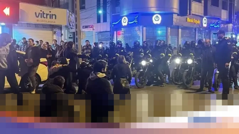 Ayatollah Khamenei: “Perusuh Harus Ditempatkan pada Tempatnya”, 35 Tewas dalam Gelombang Protes Iran