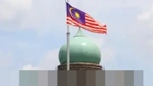 Azam Baki: “Uang Tunai Disita Terkait Penyelidikan Suap Kontrak Militer Malaysia”