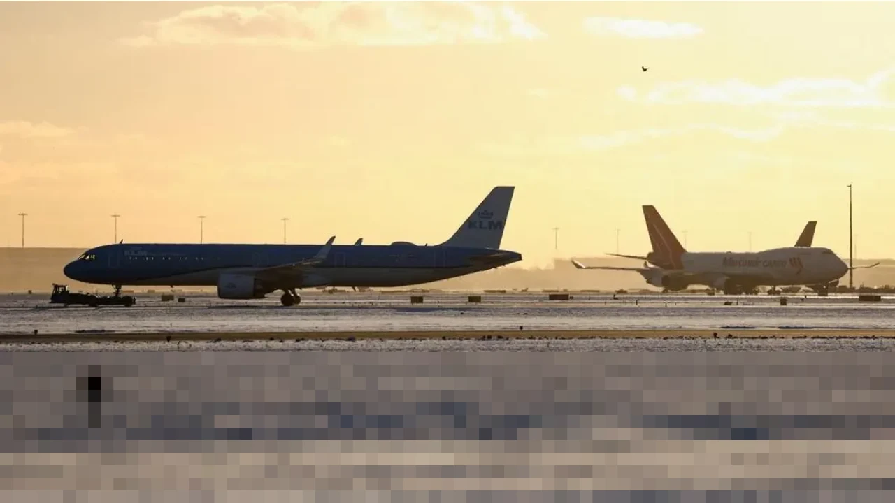 Badai Salju Ekstrem Landa Belanda, Ratusan Penerbangan di Schiphol Dibatalkan