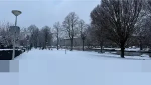 Badai Salju Parah Landa Belanda, Lebih dari 500 Penerbangan di Schiphol Dibatalkan, Perjalanan Kereta Terganggu