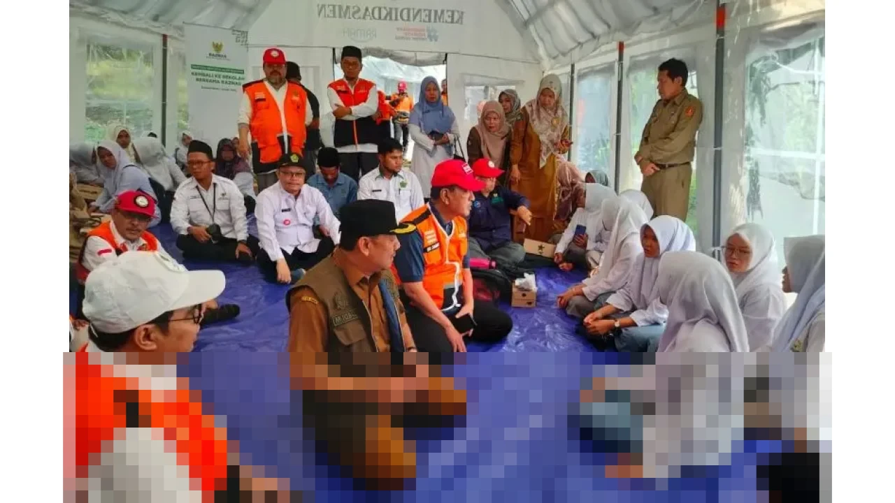 Banjir Bandang Luluh Lantakkan Sekolah, Puluhan Siswa SMA Muhammadiyah Agam Tetap Belajar di Tenda Darurat