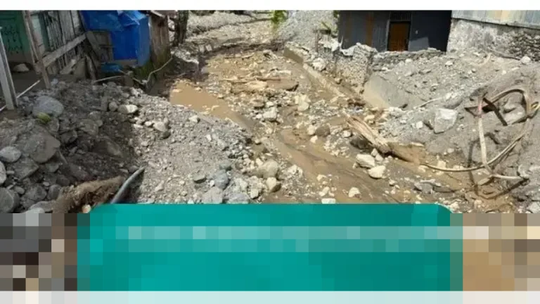 Banjir Lumpur di Agam Akibat Sungai Muara Pisang Tersumbat Longsor, Rumah Warga Terendam