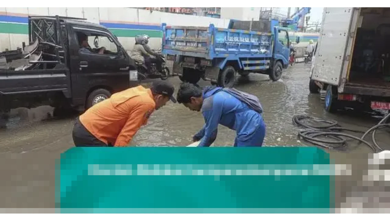 Banjir Rob Landa Jakarta Utara, Jalan RE Martadinata Depan JIS Tergenang Air Setinggi 10 Sentimeter