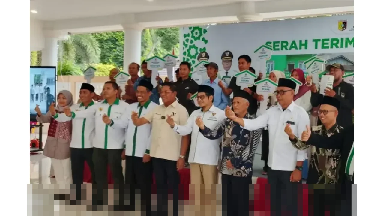 Baznas Lombok Timur Perkuat UMKM dan Atasi Kemiskinan Lewat Distribusi Gerobak serta Pembangunan Rumah Layak Huni
