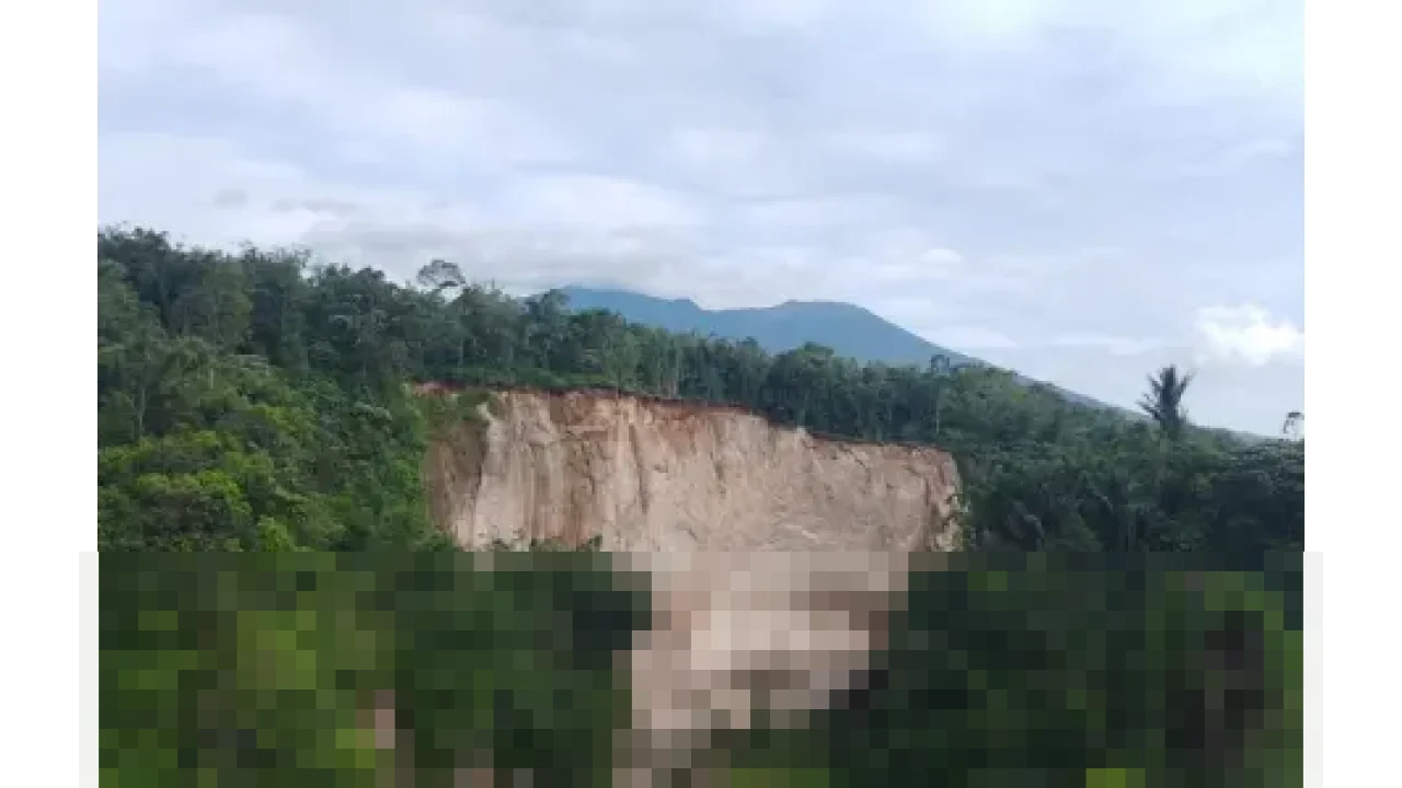 BPBD Limapuluh Kota Peringatkan Potensi Tanah Bergerak Akibat Sinkhole di Situjua Batua, Warga Diminta Waspada BPBD Limapuluh Kota Peringatkan Potensi Tanah Bergerak Akibat Sinkhole di Situjua Batua, Warga Diminta Waspada