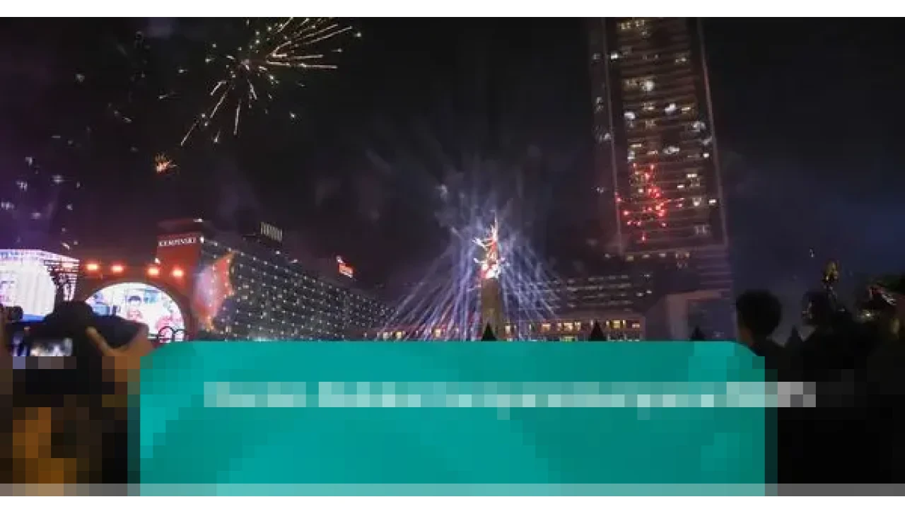 Bundaran HI Padat Rayakan Tahun Baru 2026, Pemprov DKI Gelar Acara Reflektif Tanpa Pesta Kembang Api
