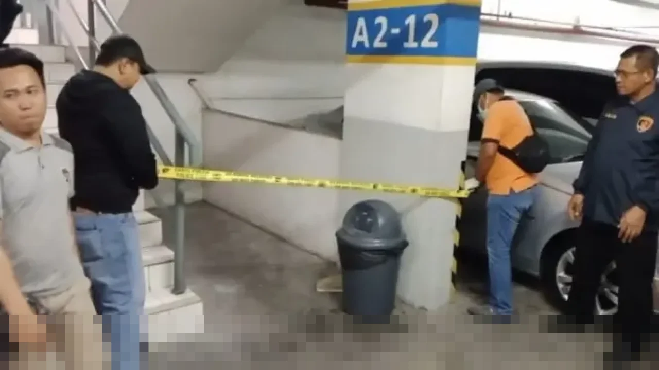 Bungkusan Daging Berlumuran Darah Diduga Janin Gegerkan Apartemen di Surabaya Bungkusan Daging Berlumuran Darah Diduga Janin Gegerkan Apartemen di Surabaya