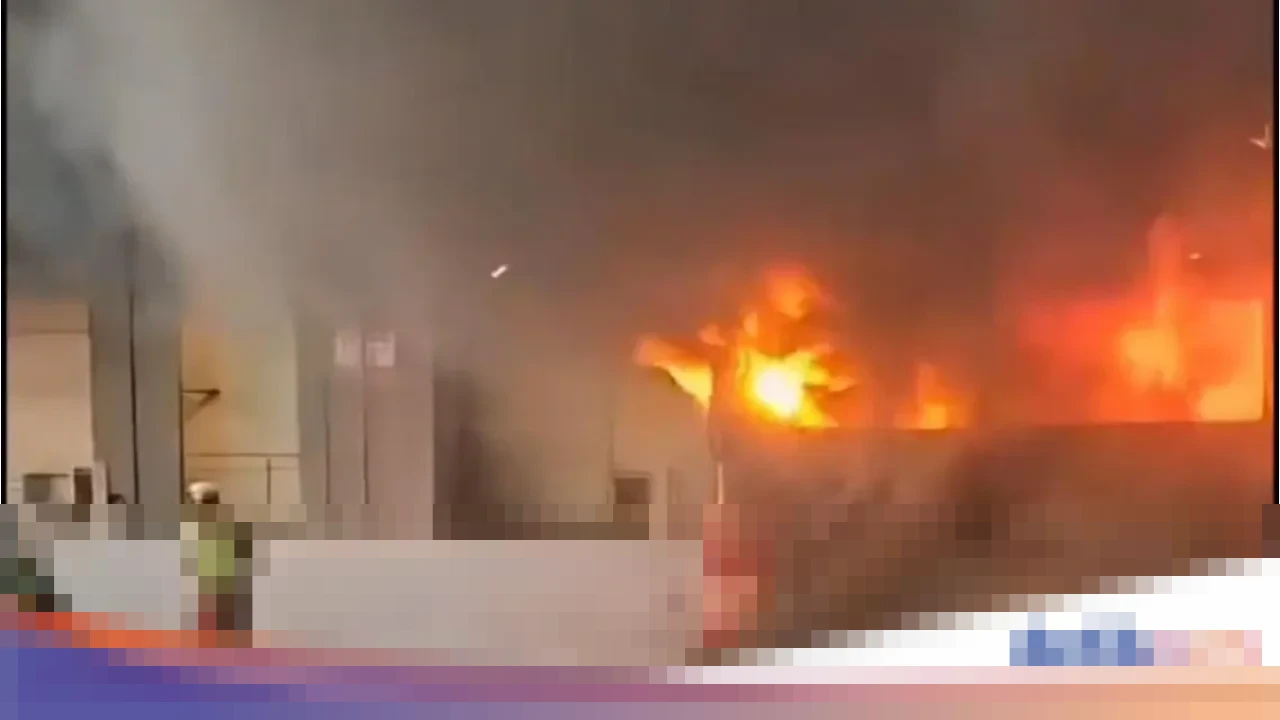 Bus Rombongan Ziarah Terbakar di Tol Japek Arah Bekasi, 34 Penumpang Selamat Dievakuasi