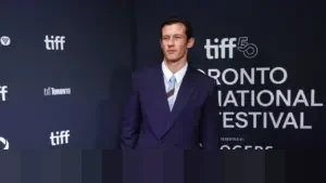 Callum Turner di Tengah Pusaran Rumor James Bond: Dari Lapangan Hijau hingga Tunangan Dua Lipa