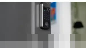 Chamberlain Perkenalkan Kunci Pintar myQ Secure View 3-in-1: Otomatis Kunci Pintu dan Tutup Garasi Saat Deteksi Orang Asing