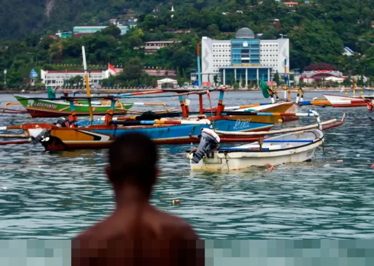Cuaca Buruk dan Ombak Besar Landa Pesisir Papua, Nelayan Jayapura Terpaksa Tak Melaut dan Beralih Profesi Serabutan