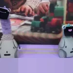 Dari CES 2026: OlloBot, Robot Pendamping Unik Berleher Panjang yang Hangat dan Penuh Kejutan