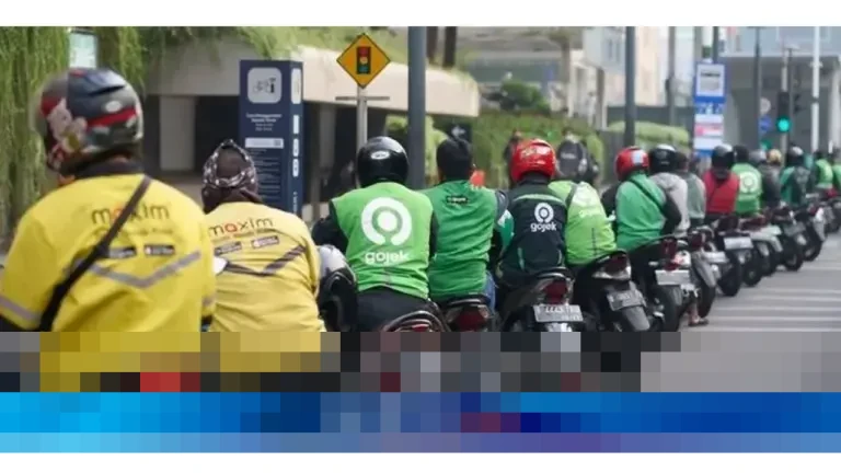 Dari Subuh hingga Larut Malam: Kisah Donny dan Jutaan Pengemudi Ojol di Balik Jaring Pengaman Ekonomi Digital