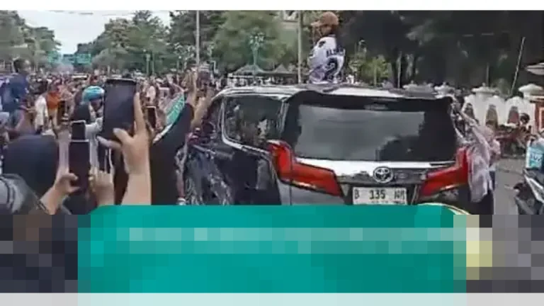 Dede April Disambut Bak Pahlawan di Cirebon, Warga Tumpah Ruah Rayakan Juara Ketiga Dangdut Academy 7