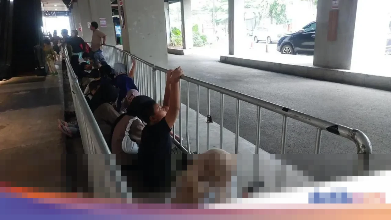 Demi Nostalgia Bintang: Kisah Pengunjung Rela Antre Berjam-jam untuk Tiket Planetarium TIM Demi Nostalgia Bintang: Kisah Pengunjung Rela Antre Berjam-jam untuk Tiket Planetarium TIM