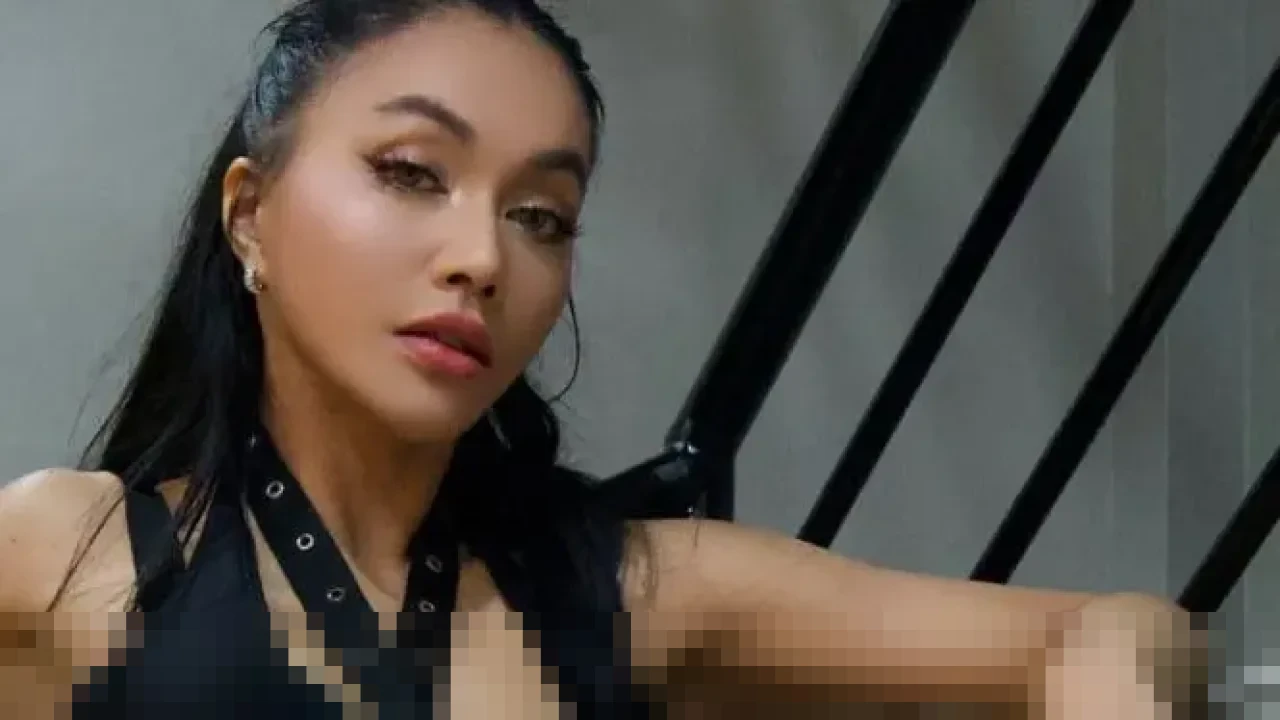 Denada Digugat Pria 24 Tahun yang Mengaku Anak Kandung, Hadapi Tuduhan Penelantaran di Pengadilan Denada Digugat Pria 24 Tahun yang Mengaku Anak Kandung, Hadapi Tuduhan Penelantaran di Pengadilan